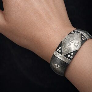 Tuareg Vintage Wide African Black Horn Cuff Bracelet with Silver Foil Design